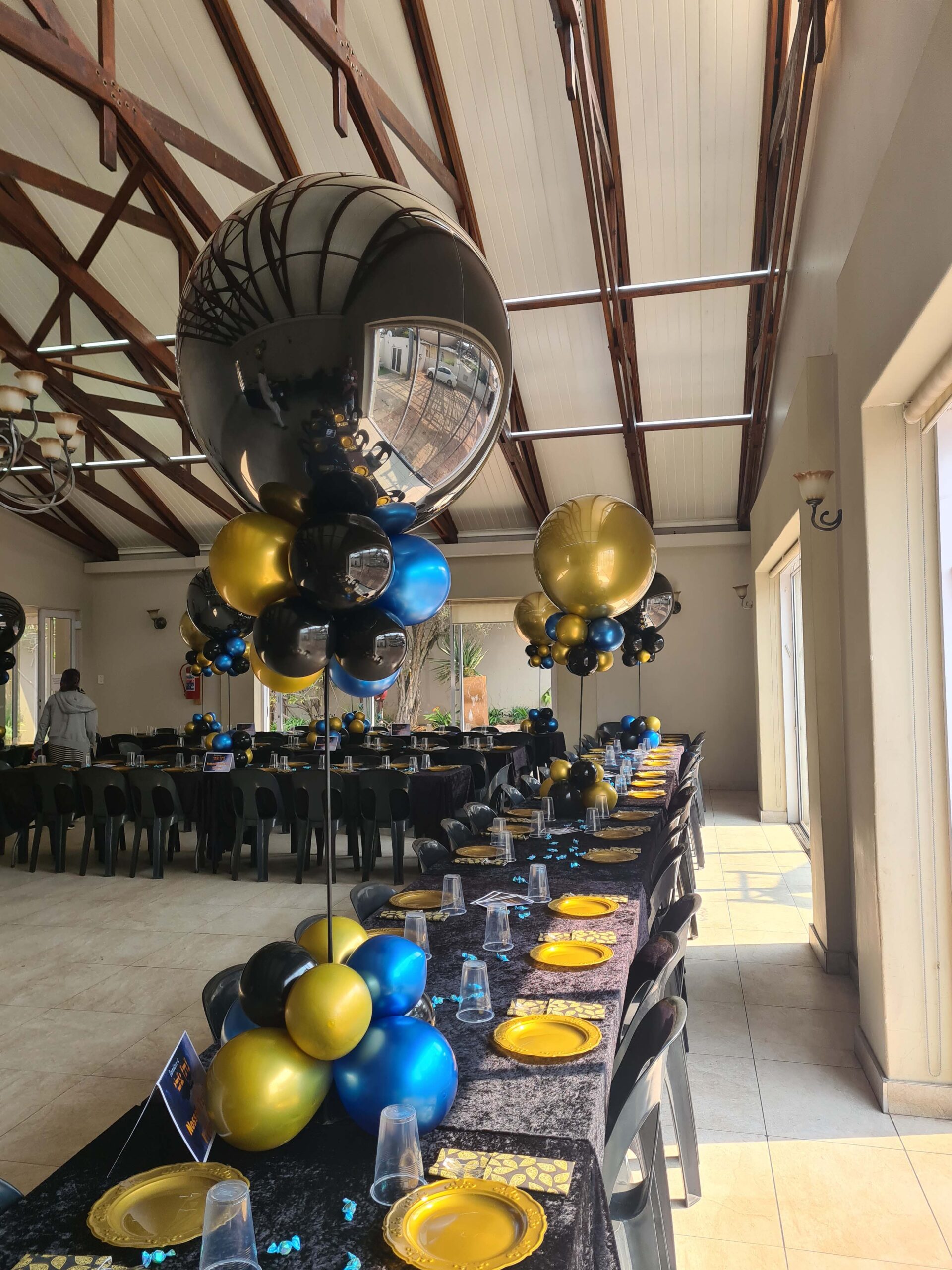 36″ Duo Standrad Balloon Centerpiece on a Stand