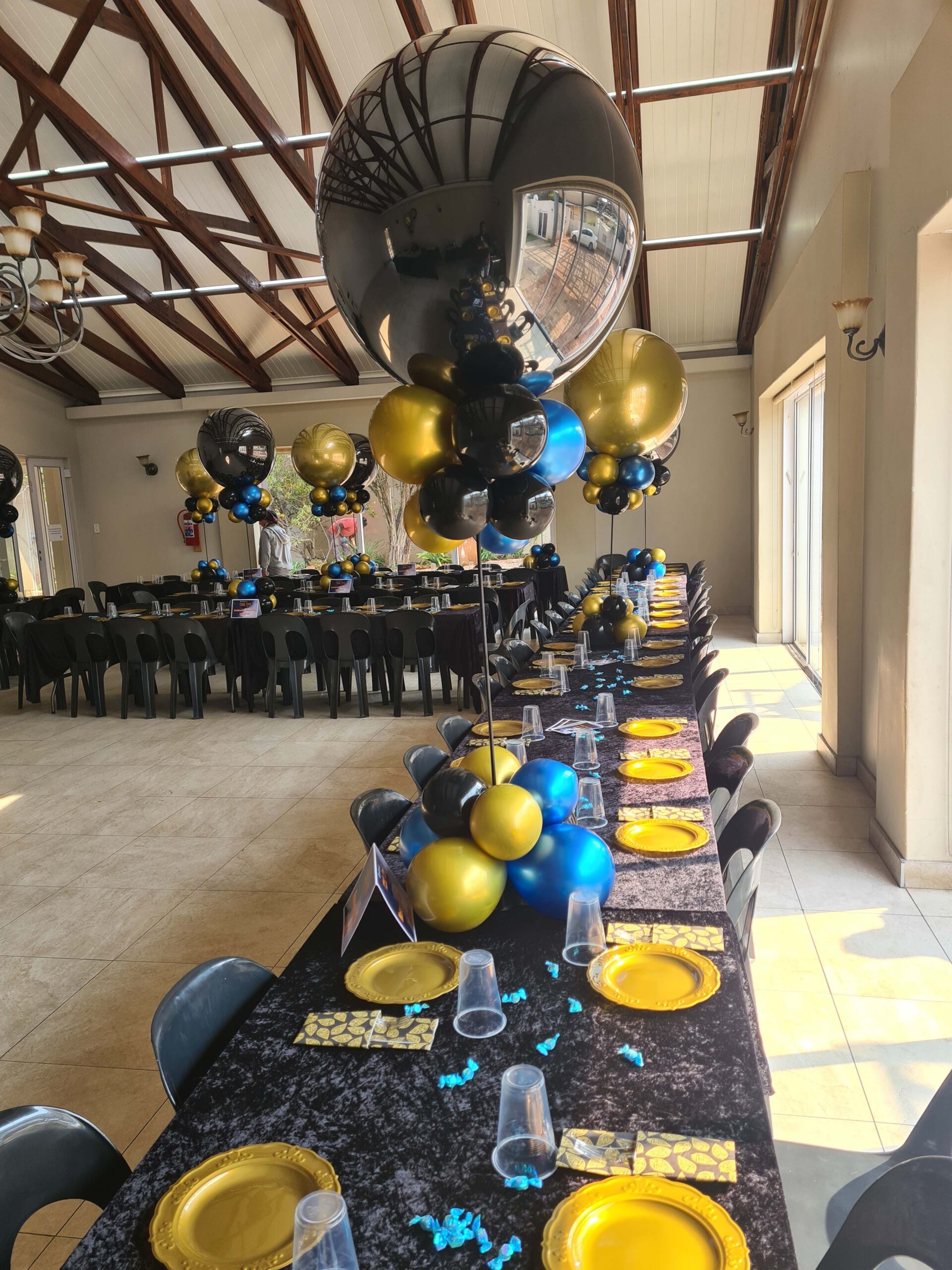 36″ Duo Standrad Balloon Centerpiece on a Stand - Image 2